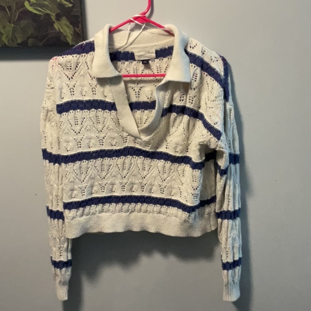Universal Thread V-Neck White and Blue Sweater